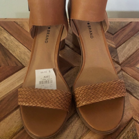 Lucky Brand Shoes - NWT Lucky Brand Pomme Sandals 8.5